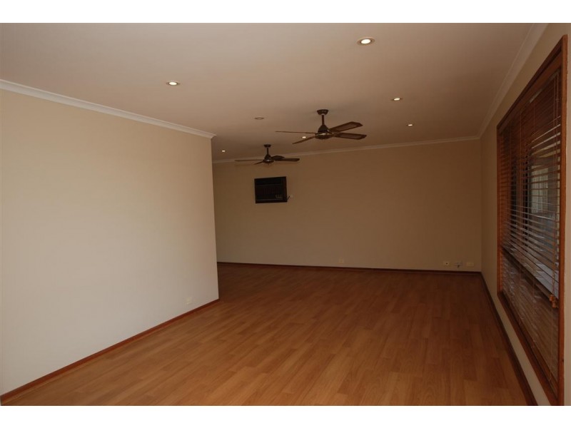 15 Maple Avenue, Aberfoyle Park SA 5159