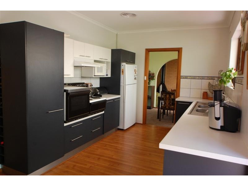 103 Black Road, Flagstaff Hill SA 5159