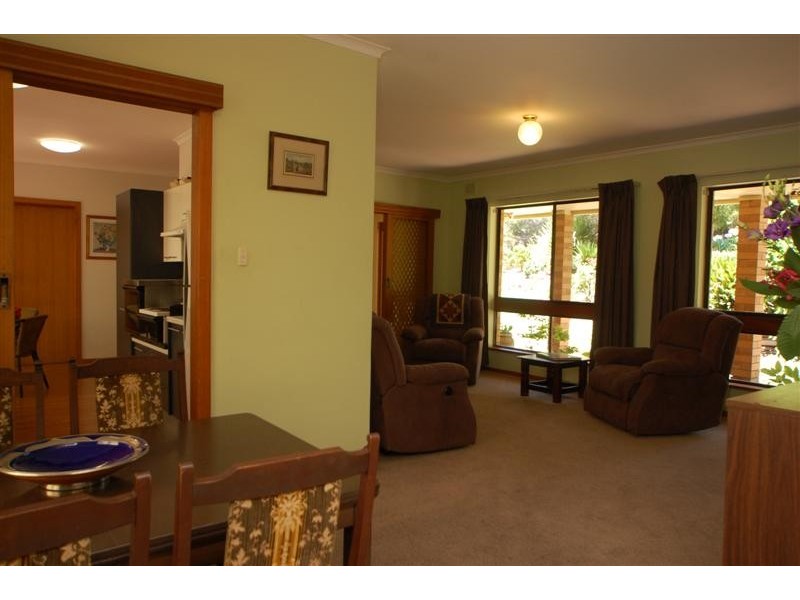 103 Black Road, Flagstaff Hill SA 5159