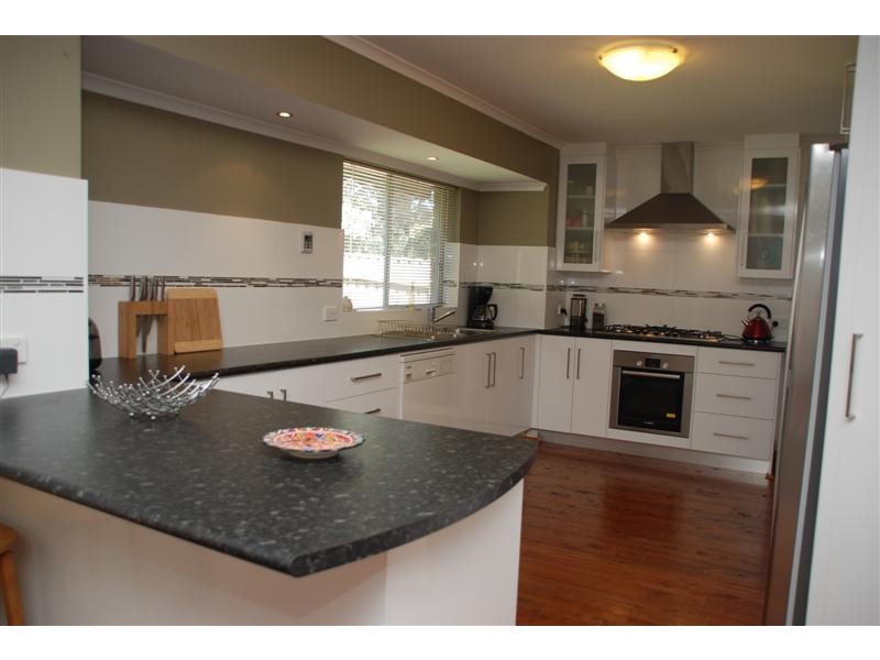 13 Maralyn crt, Aberfoyle Park SA 5159