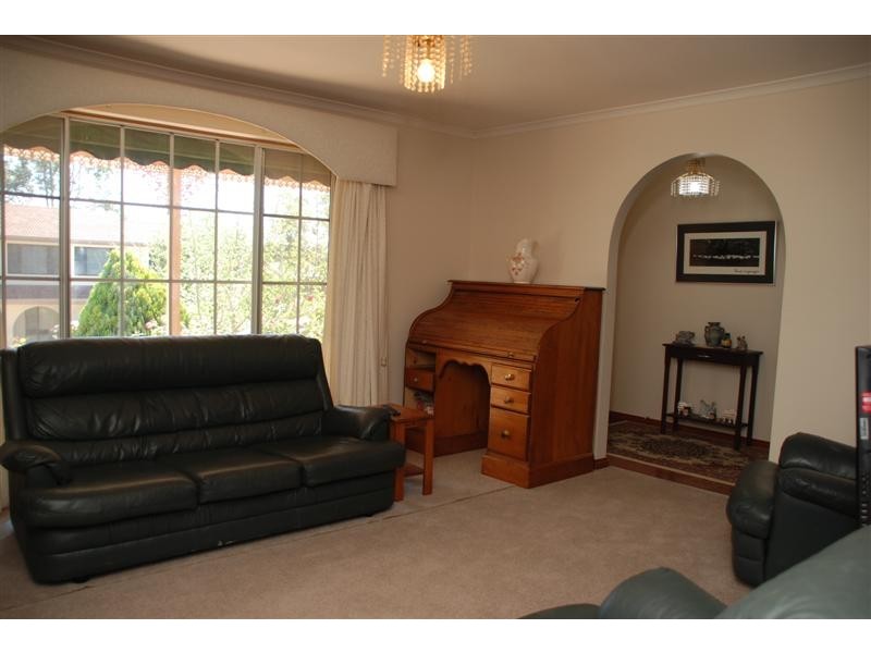 13 Maralyn crt, Aberfoyle Park SA 5159