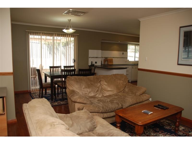 13 Maralyn crt, Aberfoyle Park SA 5159
