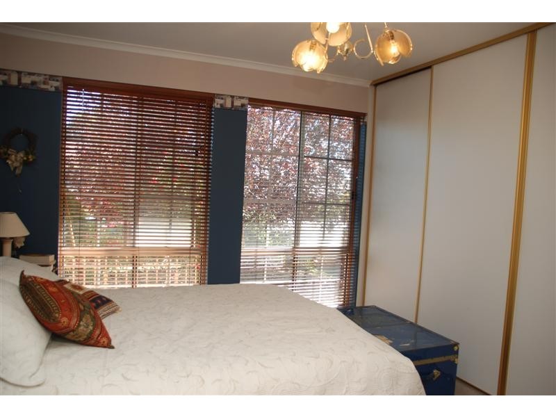 13 Maralyn crt, Aberfoyle Park SA 5159