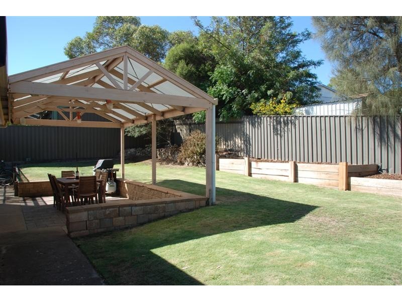 13 Maralyn crt, Aberfoyle Park SA 5159