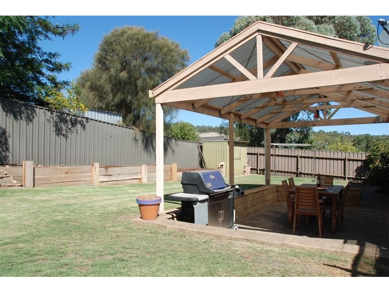 13 Maralyn crt, Aberfoyle Park SA 5159