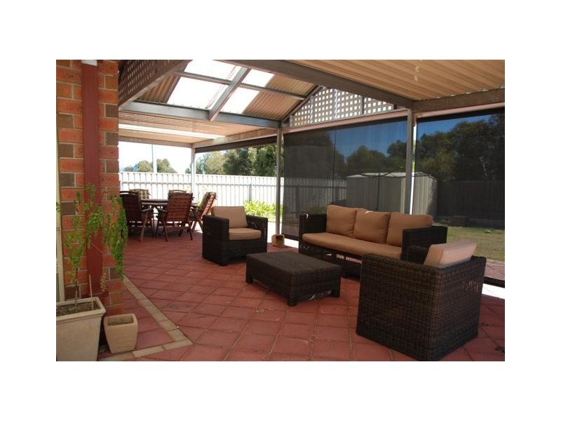 15 Hereford Lane, Woodcroft SA 5162