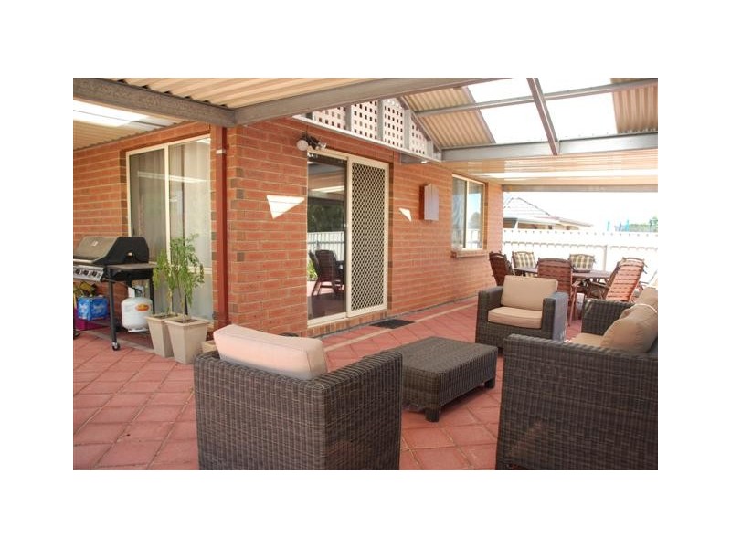 15 Hereford Lane, Woodcroft SA 5162