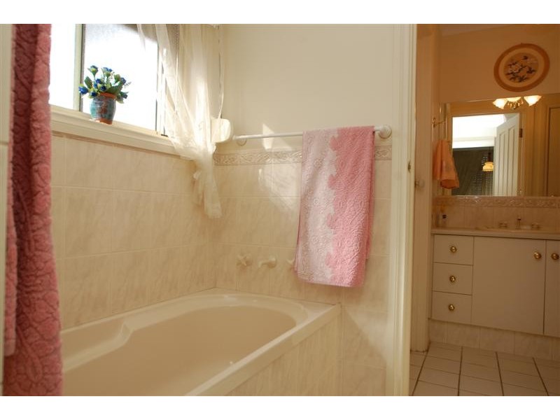 11 Peterson Ave, Mitchell Park SA 5043