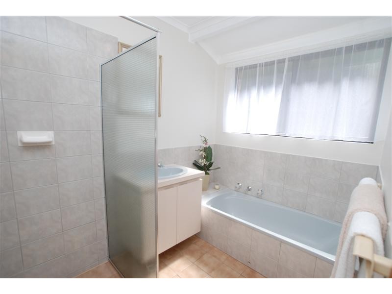 14 St Albans Road, Woodcroft SA 5162