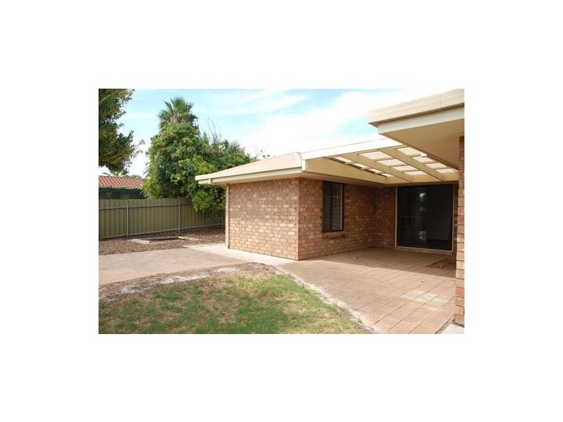 14 St Albans Road, Woodcroft SA 5162