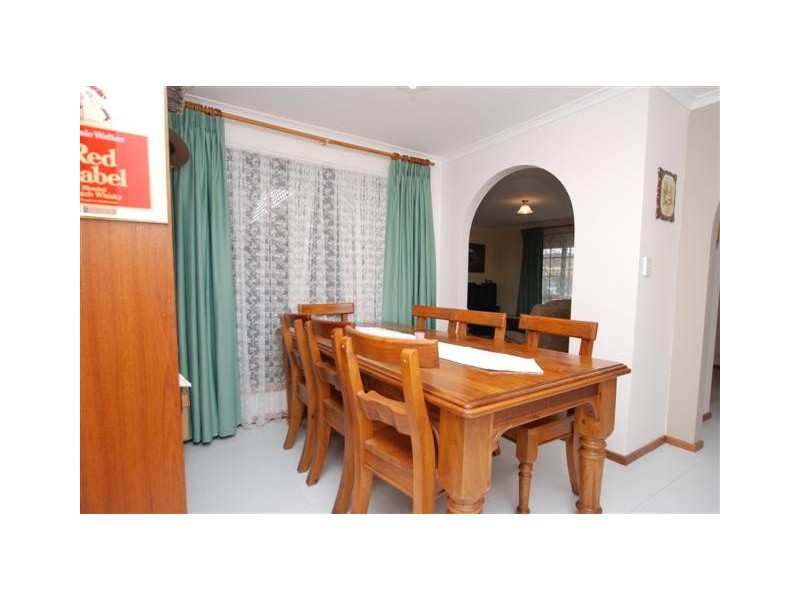 24 Mawson Circuit, Woodcroft SA 5162