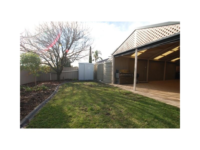 24 Mawson Circuit, Woodcroft SA 5162