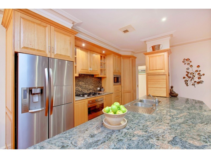 14 Nicholas Walk, Aberfoyle Park SA 5159