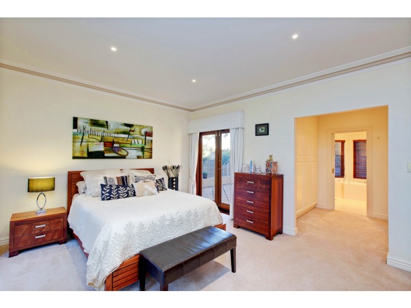 14 Nicholas Walk, Aberfoyle Park SA 5159