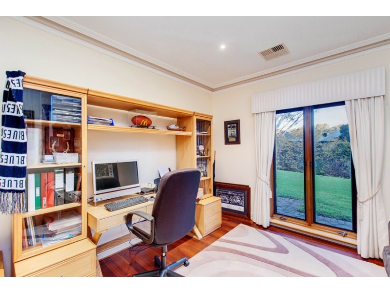 14 Nicholas Walk, Aberfoyle Park SA 5159