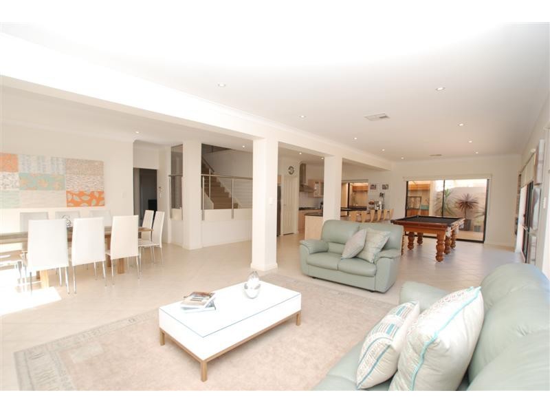 2 Leak Avenue, Glenelg North SA 5045