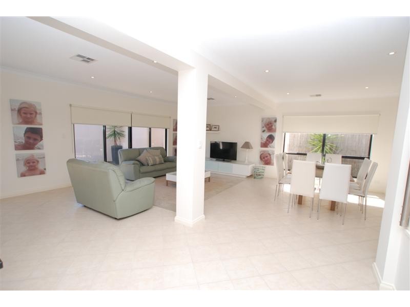 2 Leak Avenue, Glenelg North SA 5045