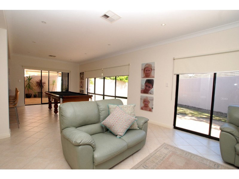 2 Leak Avenue, Glenelg North SA 5045