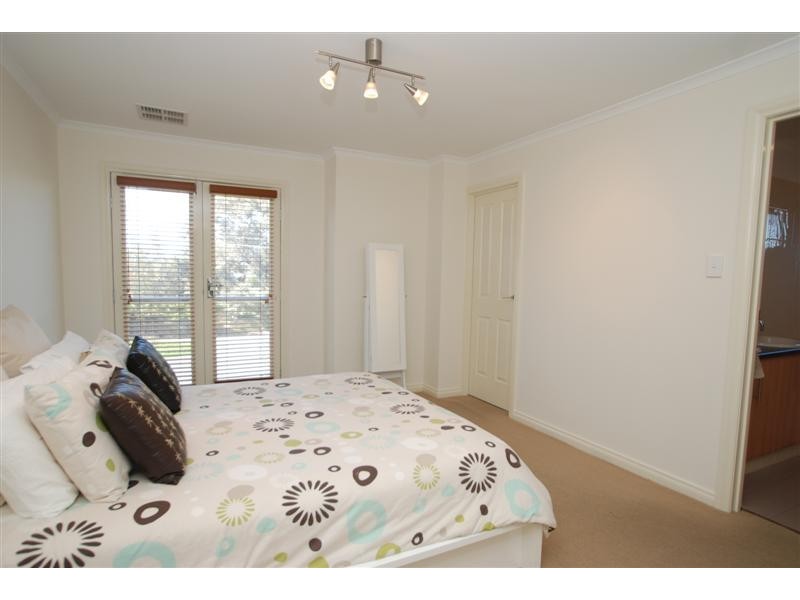 2 Leak Avenue, Glenelg North SA 5045