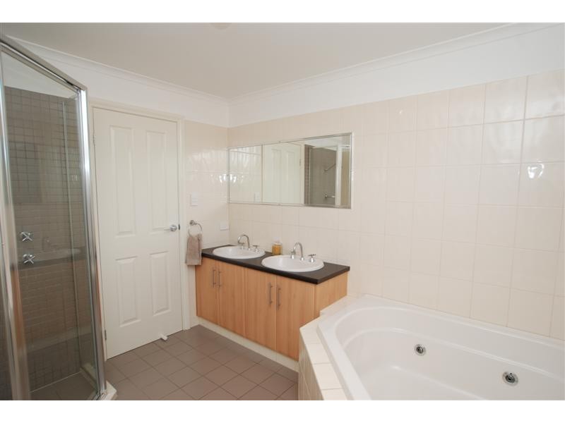 2 Leak Avenue, Glenelg North SA 5045