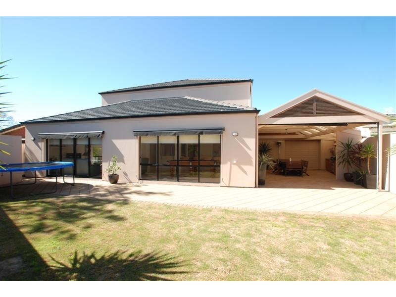 2 Leak Avenue, Glenelg North SA 5045