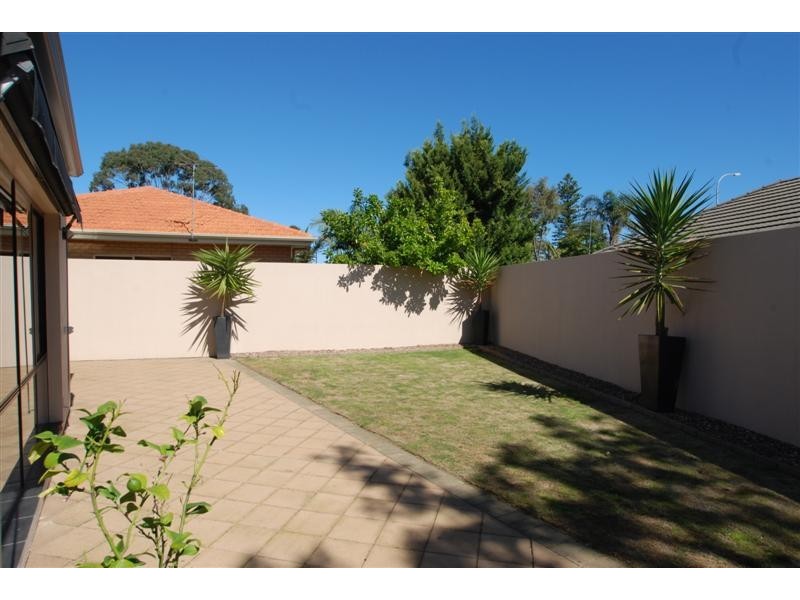 2 Leak Avenue, Glenelg North SA 5045