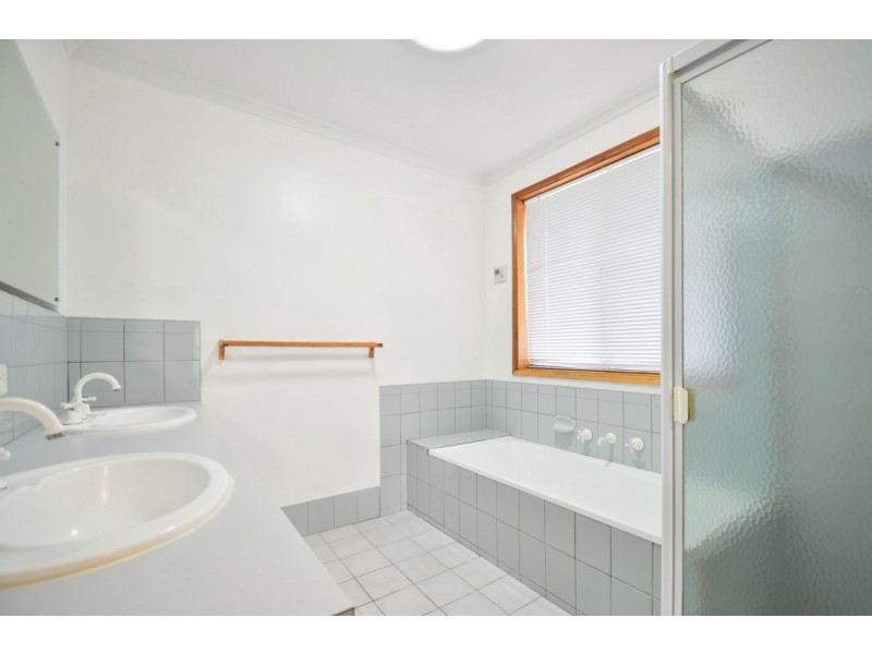 5 Aroona Road, Hallett Cove SA 5158