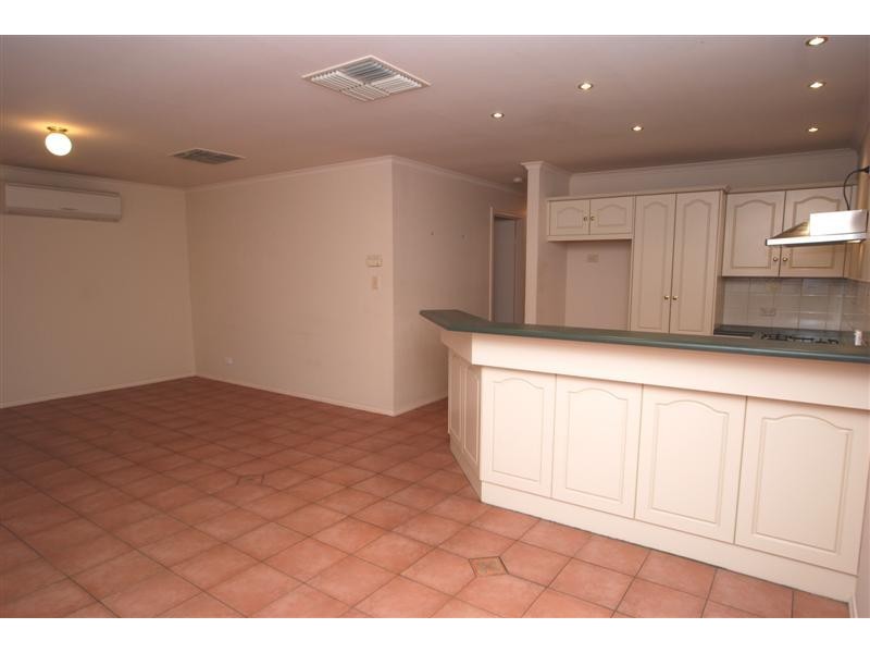 10 Dorrien Avenue, Woodcroft SA 5162