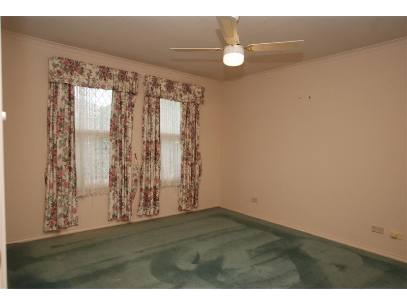 10 Dorrien Avenue, Woodcroft SA 5162