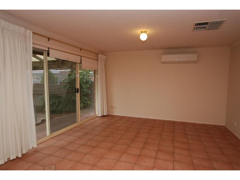 10 Dorrien Avenue, Woodcroft SA 5162