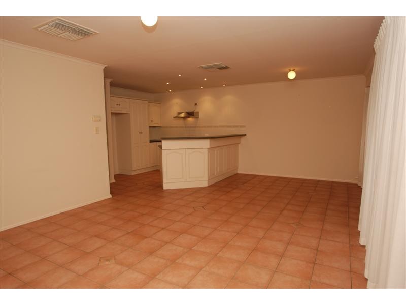 10 Dorrien Avenue, Woodcroft SA 5162