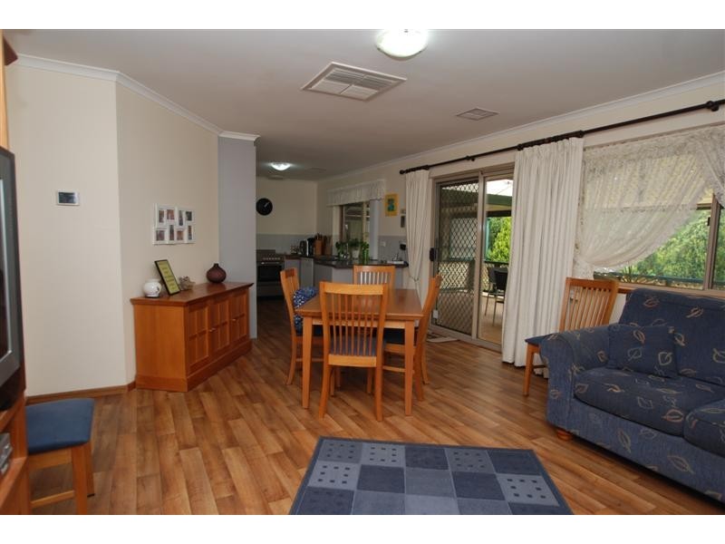 18 Hispano Drive, Woodcroft SA 5162