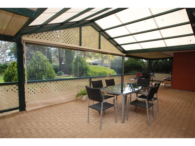 18 Hispano Drive, Woodcroft SA 5162