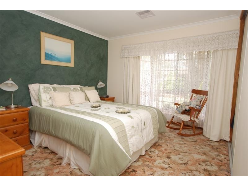 18 Hispano Drive, Woodcroft SA 5162