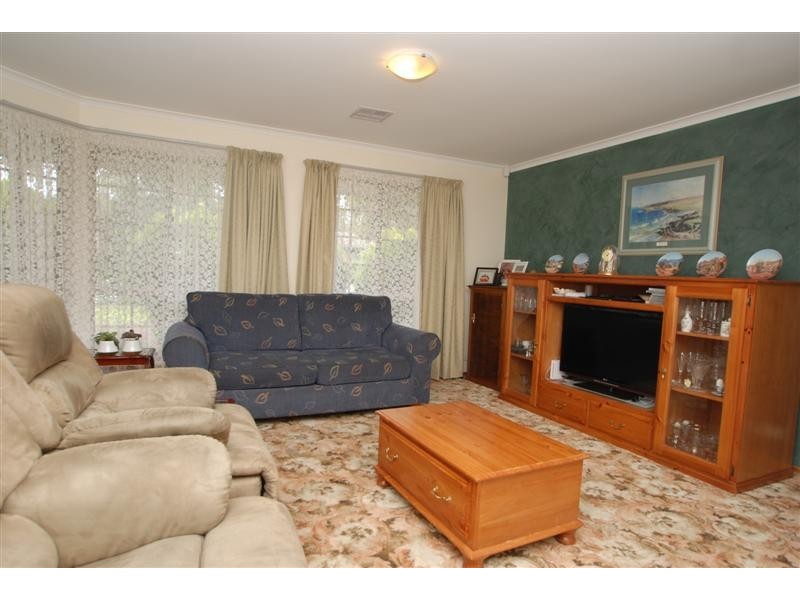 18 Hispano Drive, Woodcroft SA 5162