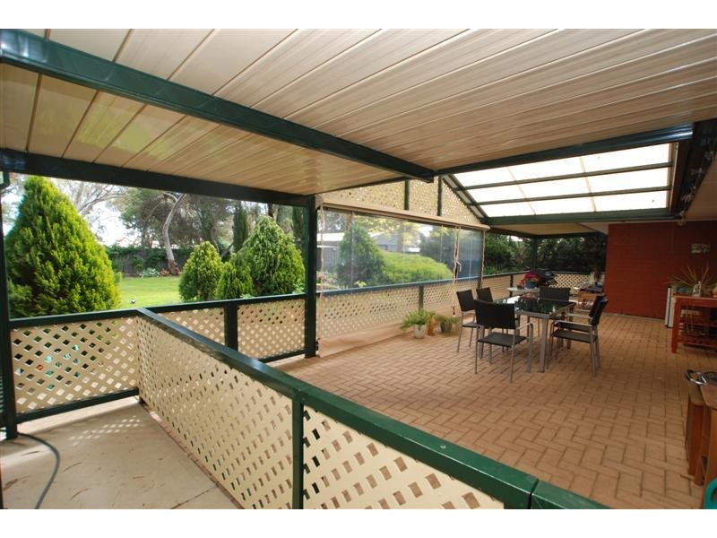 18 Hispano Drive, Woodcroft SA 5162