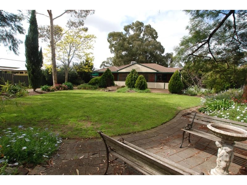 18 Hispano Drive, Woodcroft SA 5162