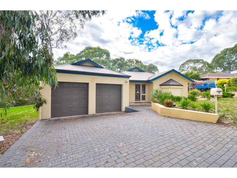 17 Margaret Cutten Grove, Aberfoyle Park SA 5159