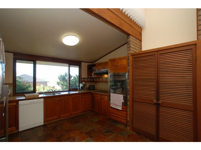 17 Yartoo street, Hallett Cove SA 5158