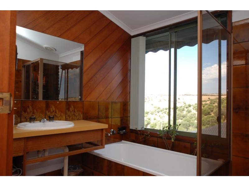 17 Yartoo street, Hallett Cove SA 5158