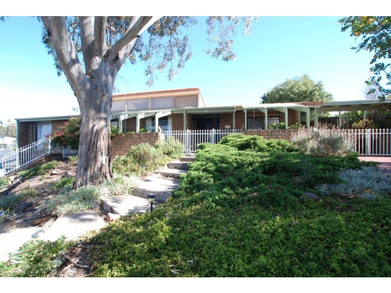 17 Yartoo street, Hallett Cove SA 5158