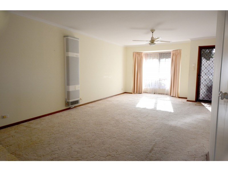 2/7 Rothschild Street, Woodcroft SA 5162