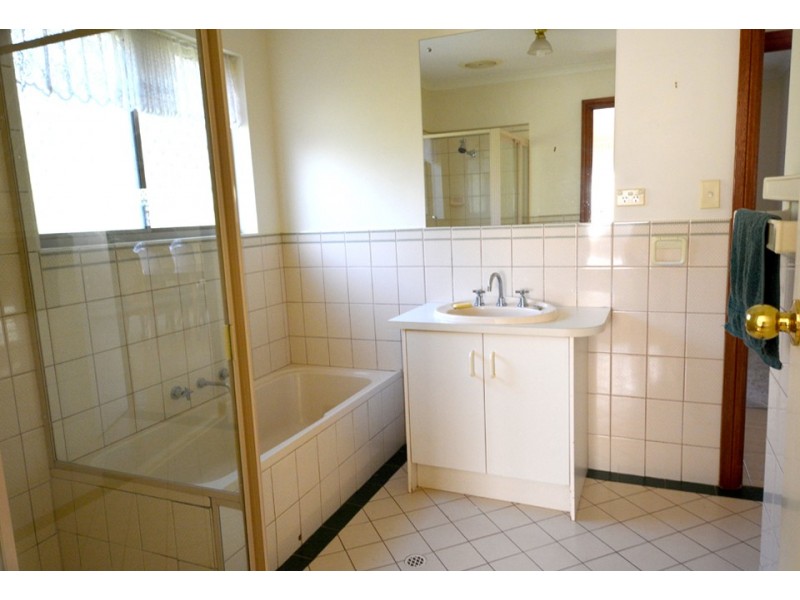 2/7 Rothschild Street, Woodcroft SA 5162