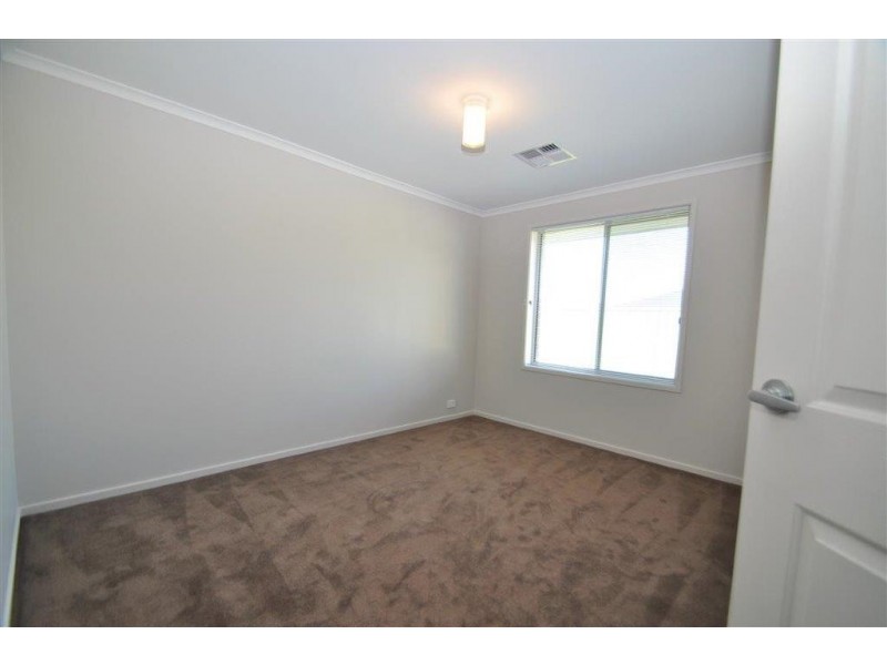 10 Sapphire Way, Aldinga Beach SA 5173