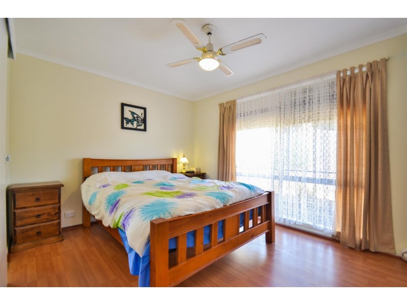 24 Featherstone Drive, Huntfield Heights SA 5163