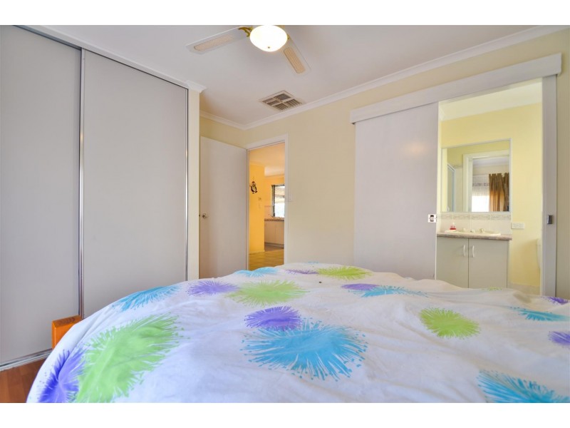 24 Featherstone Drive, Huntfield Heights SA 5163