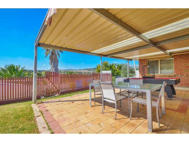 24 Featherstone Drive, Huntfield Heights SA 5163