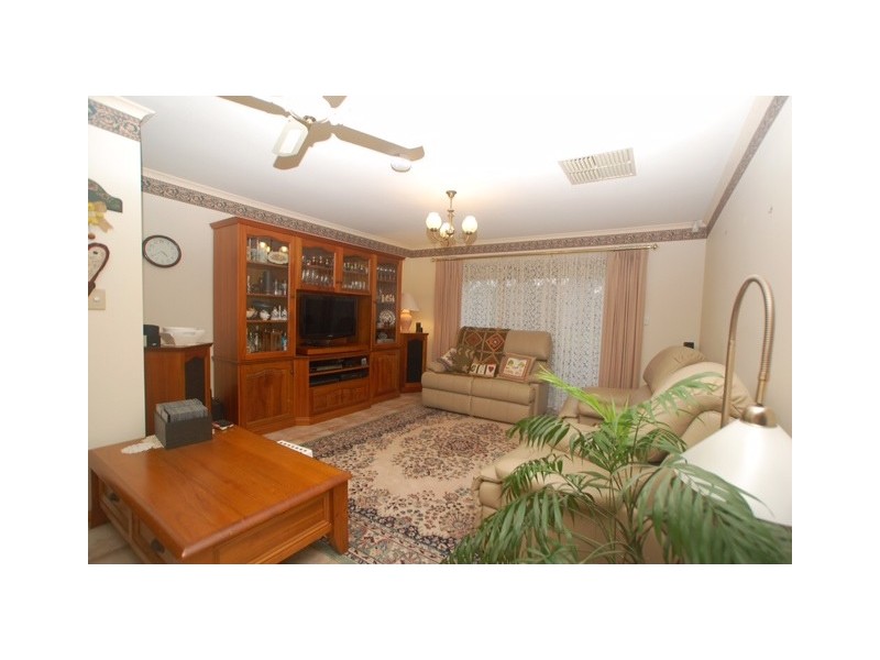 12 Dorrien Avenue, Woodcroft SA 5162