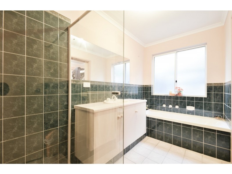 35 Quailo Ave, Hallett Cove SA 5158