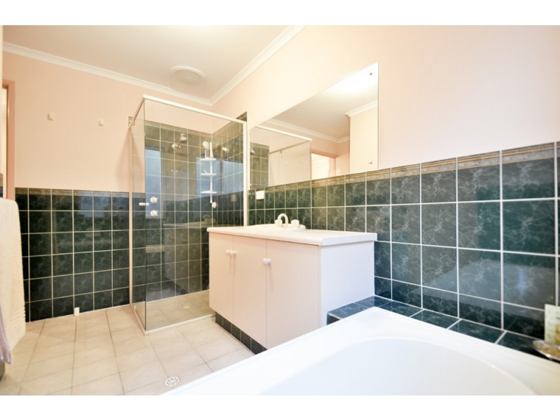 35 Quailo Ave, Hallett Cove SA 5158